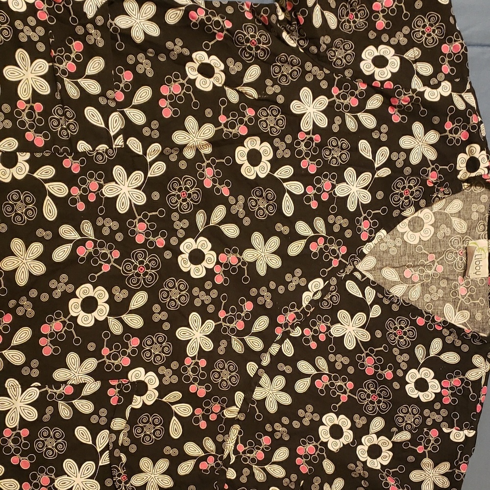 Black and color nursing surbs top size 2xl